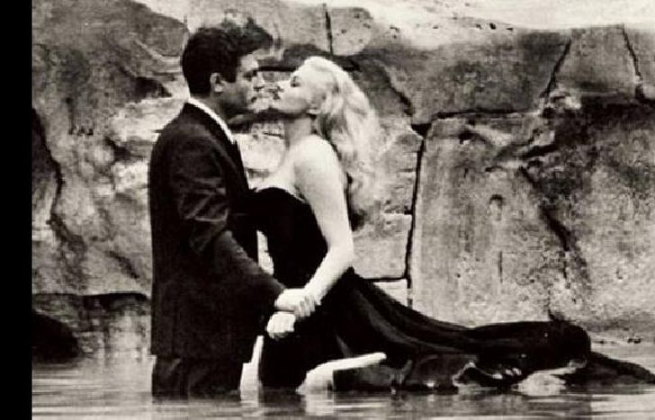 LA ESCENA DE LA FONTANA DE TREVI.