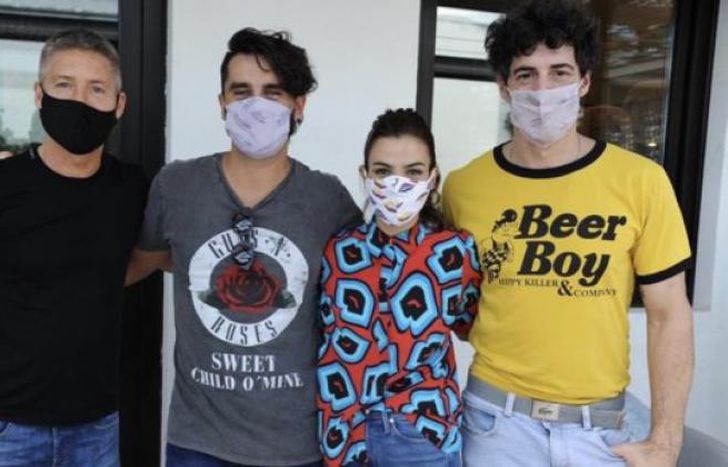 Suar y el elenco de la tira.