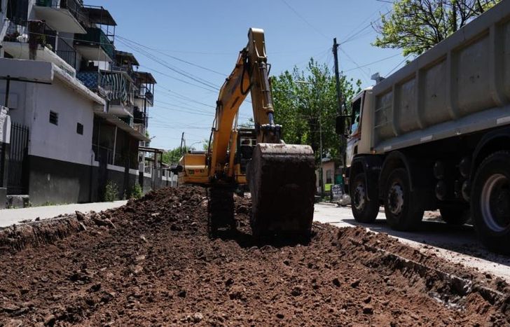 Repavimentan 16 cuadras de la calle Doyhenard.