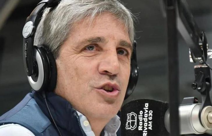 Luis Caputo aclaró que la baja del Impuesto País no alcanzará al Dólar Ahorro ni Dólar Tarjeta.