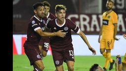 Tomás Belmonte grita su gol, el que abrió el camino del triunfo frente al Canalla.