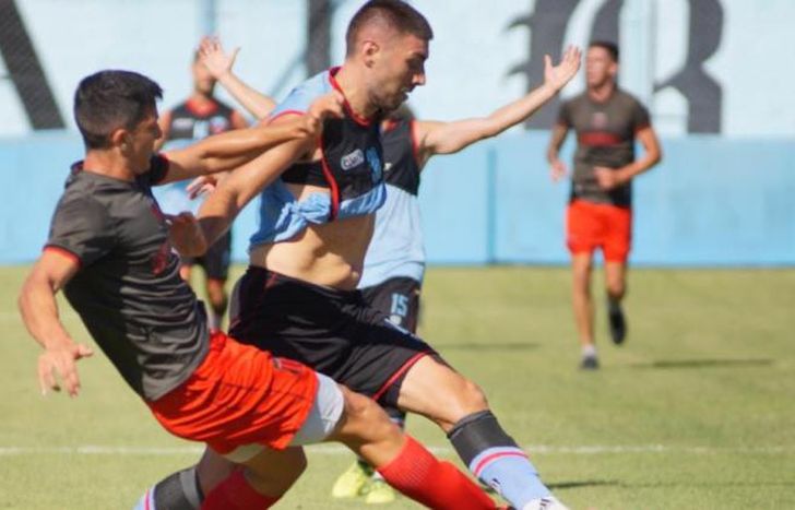 Mateo Acosta busca progresar en ofensiva.