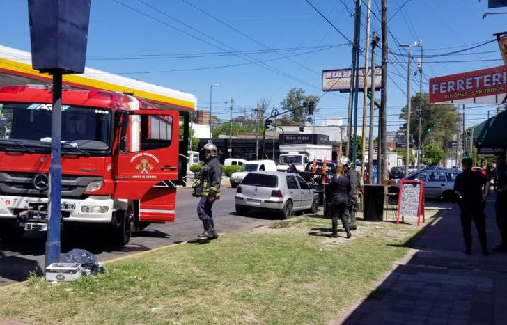 Los Bomberos de Lomas trabajaron en el lugar.