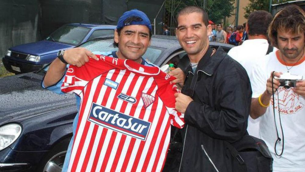 La foto de Diego con la camiseta del Milrayitas.