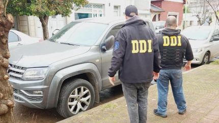 La camioneta estaba estacionada en la vía pública.