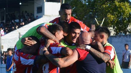 El equipo de Escalada tuvo su primer triunfo del torneo de la Primera B. El equipo de Escalada tuvo su primer triunfo del torneo de la Primera B.