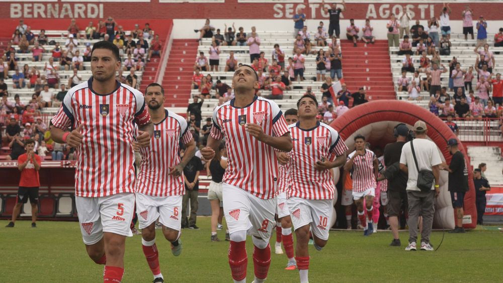 Los Andes igualó con Almirante Brown en el estadio Eduardo Gallardón. Los Andes igualó con Almirante Brown en el estadio Eduardo Gallardón.