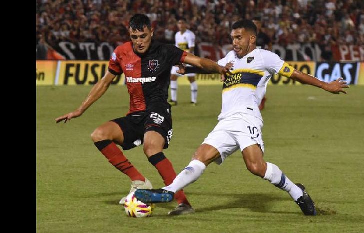 Carlos Tevez estuvo impreciso y fue reemplazado en el segundo tiempo.