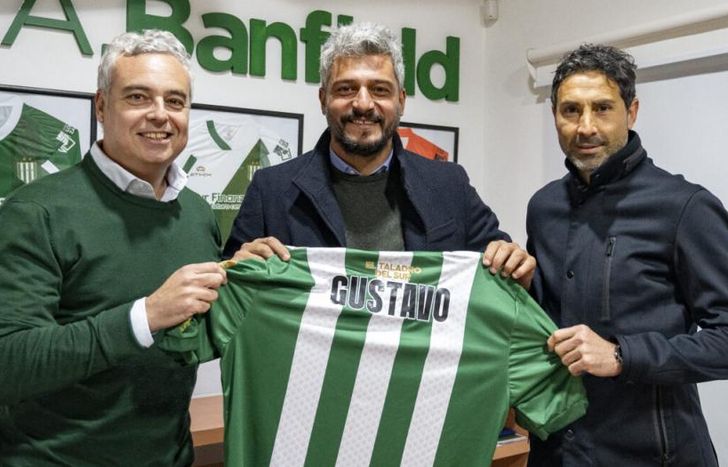 Gustavo Munúa firmó contrato con Banfield.