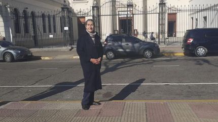 Liliana lleva la profesión con orgullo por todo Lomas.