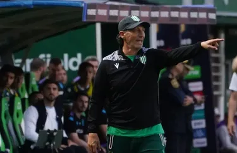 Pedro Troglio buscará achicar la diferencia con Mauricio Pellegrino.