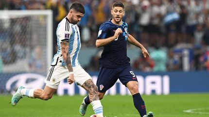 De Paul ante la marca de Kramaric.