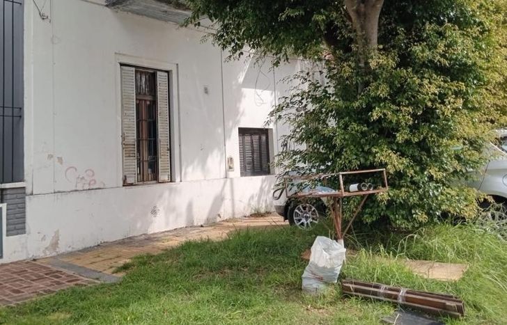 La casa donde vivió Josefa y el espacio verde donde existió una de las huertas que inspiró al nombre de la calle.