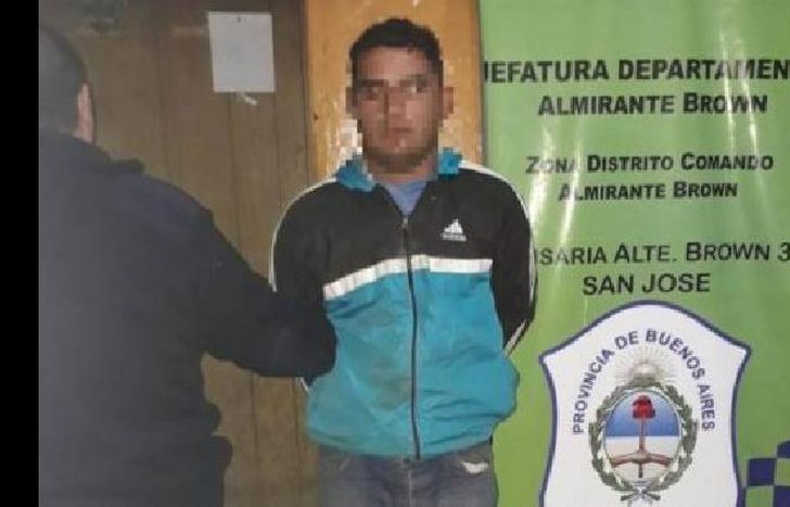 está acusado de asesinar a un hombre a golpes y puñaladas.
