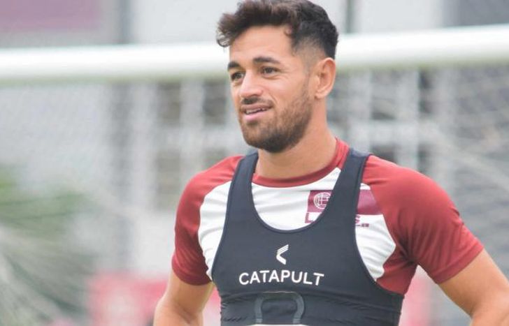 Acosta entrena para llegar al Clásico del Sur.