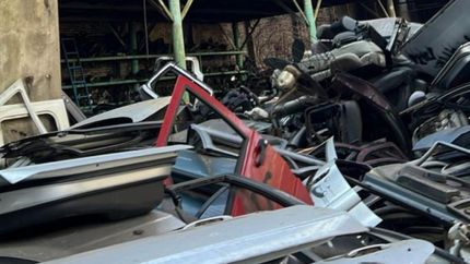 Gran cantidad de auto partes secuestradas en el operativo.