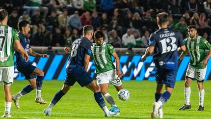 El marcador uruguayo anotó su primer gol con la camiseta de Banfield.