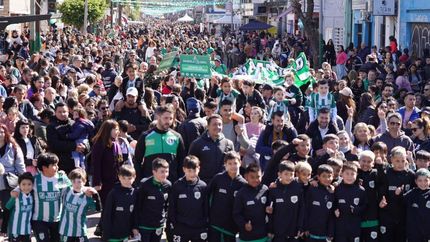 Las calles se llenaron de verde y blanco. Las calles se llenaron de verde y blanco.