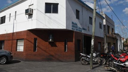 Efectivos de la Comisaría Séptima de Lomas busca a los asesinos.