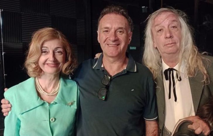 El director con Carola y Diego.