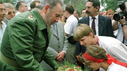 Fidel Castro con niños ucranianos.