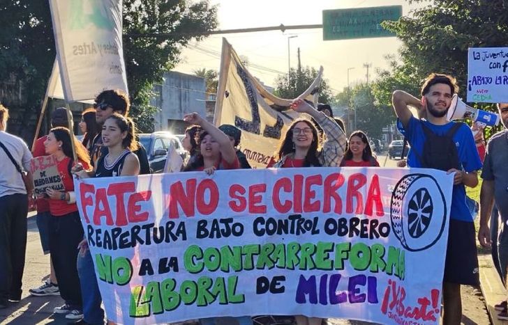 Estudiantes de Lomas de Zamora y de la UNLa se manifestaron en defensa de los trabajadores de Fate.