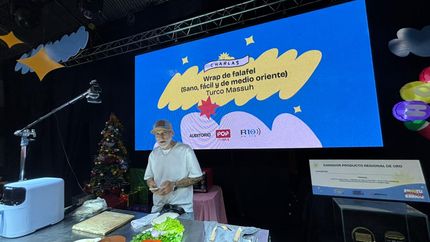 El cocinero de Banfield antes de arrancar la master class que obtuvo comentarios más que positivos.&nbsp;