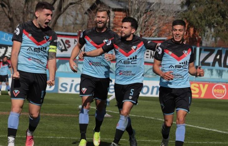 Acosta abrió el marcador en Adrogué.