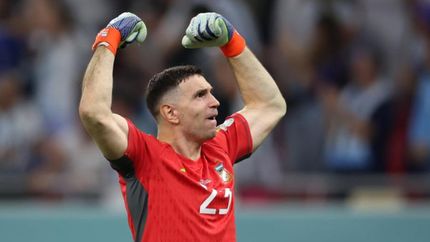 Emiliano Martínez sacó una pelota fundamental ante Australia.