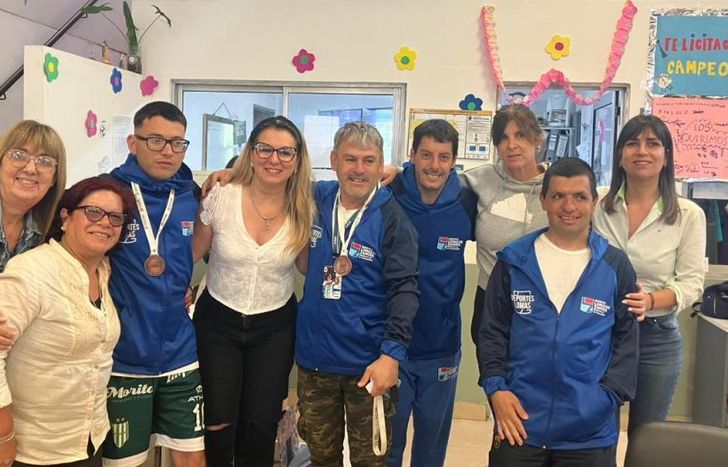 Los deportistas fueron recibidos con una catarata de aplausos.