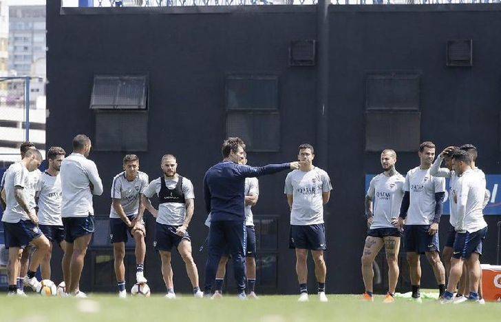 Guillermo da indicaciones durante el entrenamiento realizado en Casa Amarilla.