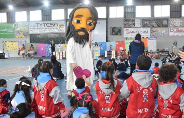 Del encuentro participaron 16 escuelas de la Diócesis de Lomas.