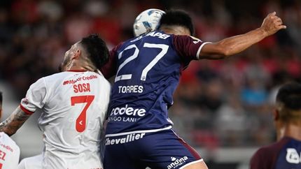 El cabezazo de Torres viaja a la red. El cabezazo de Torres viaja a la red.