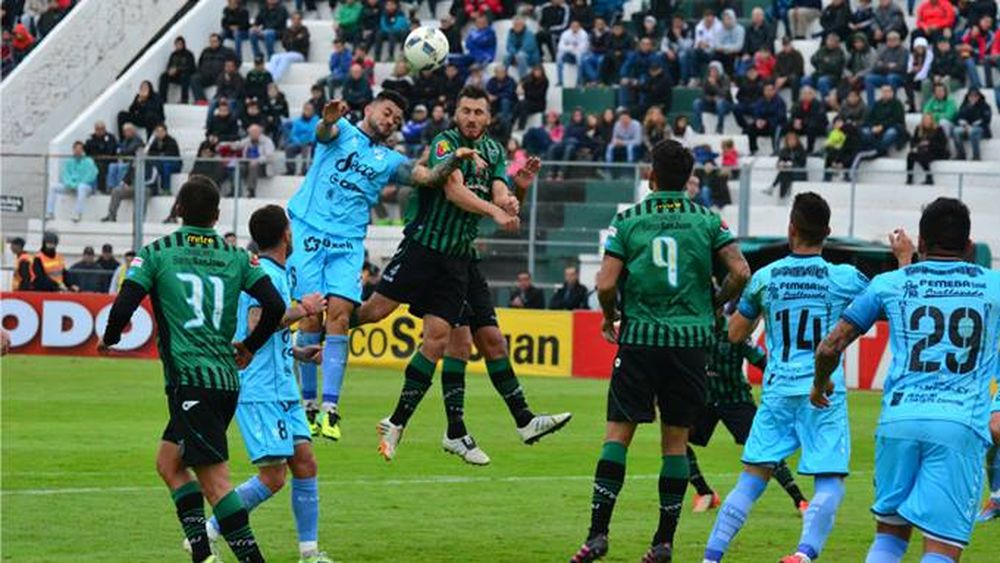 Temperley enfrenta a San Martín de San Juan en un choque crucial.