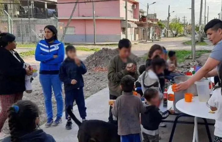 Pequeños Gigantes hace dos meriendas semanales y atiende a cientos de chicos y chicas del barrio.