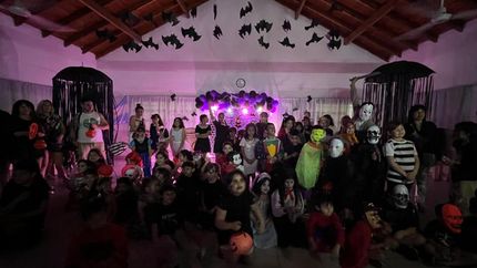 Más de 100 personas festejaron en Barrio Odisa de Lomas.