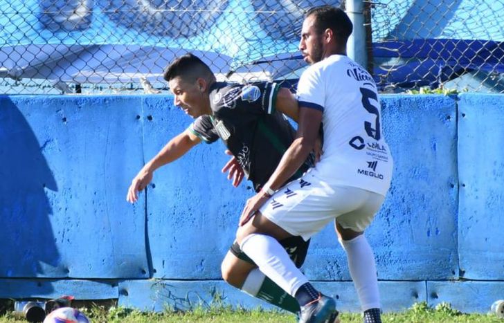 Claudio Galeano y la marca de Nahuel Gómez.