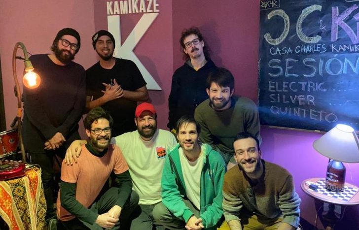 La banda, en plena producción.