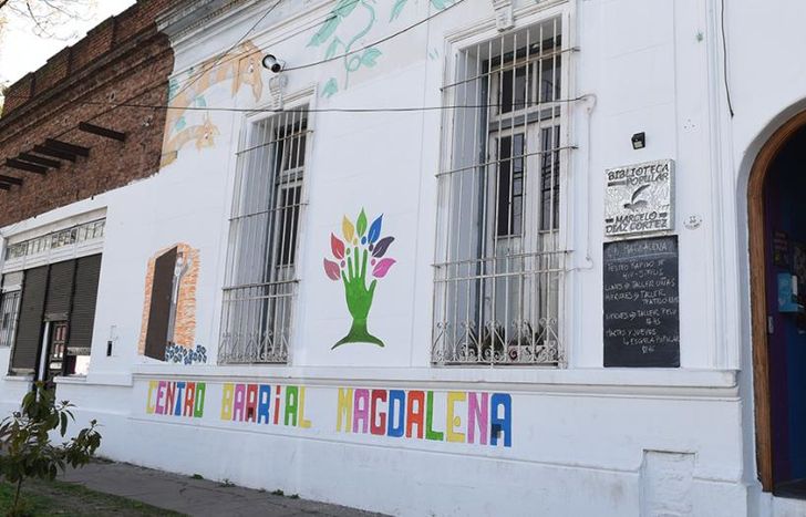 En Boulevard Polonia 33, Llavallol.