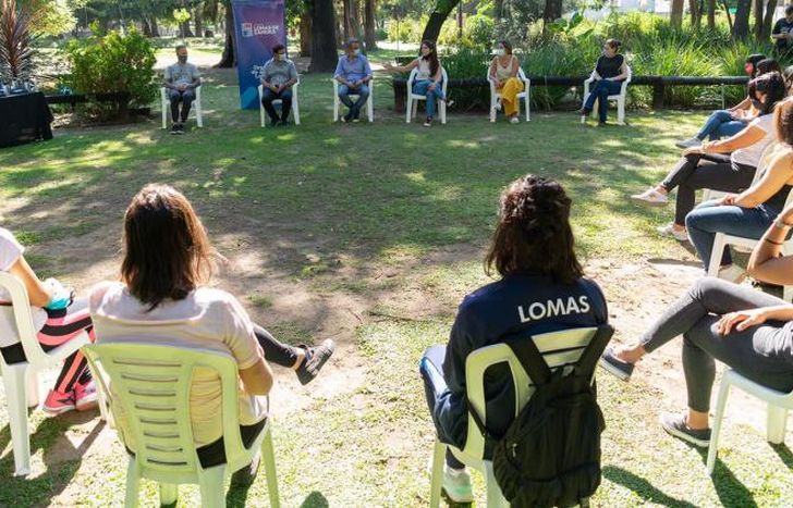 El encuentro fue al aire libre y respetando la distancia social.