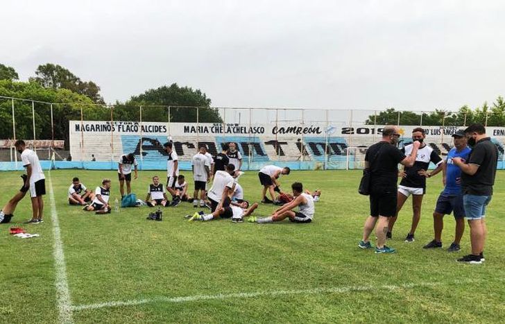 El plantel se prepara para el debut con Sportivo Barracas.