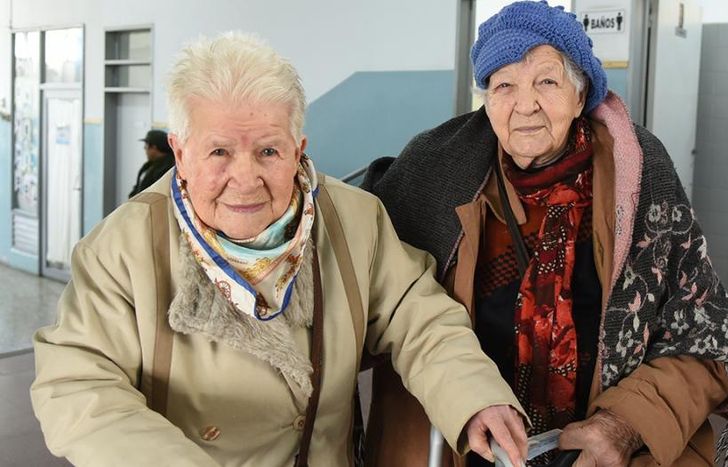 Dora y Elba con 99 y 93 años fueron a ejercer su derecho de ciudadanas.