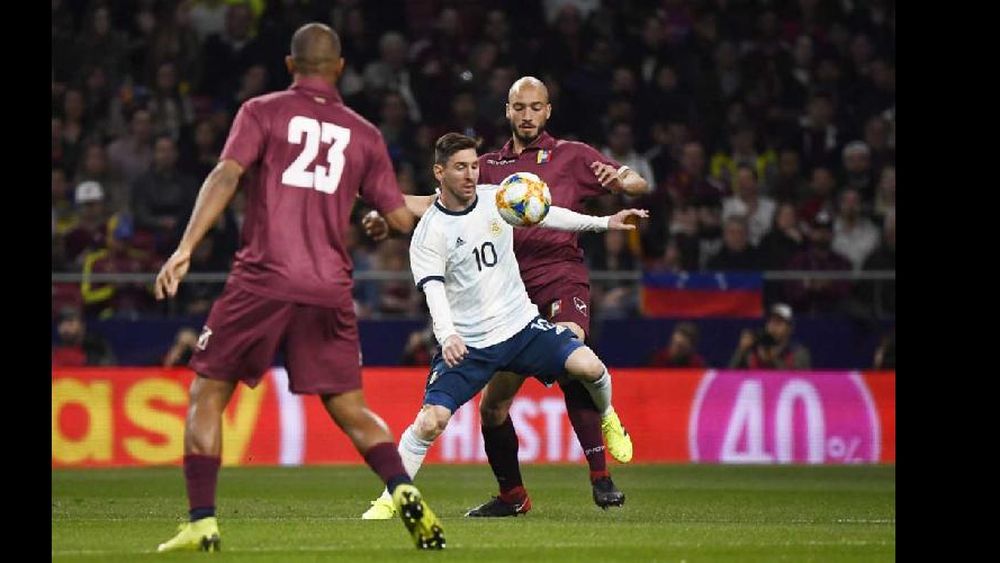 Messi, que volvió a la Selección, estuvo muy marcado y no pudo gravitar.