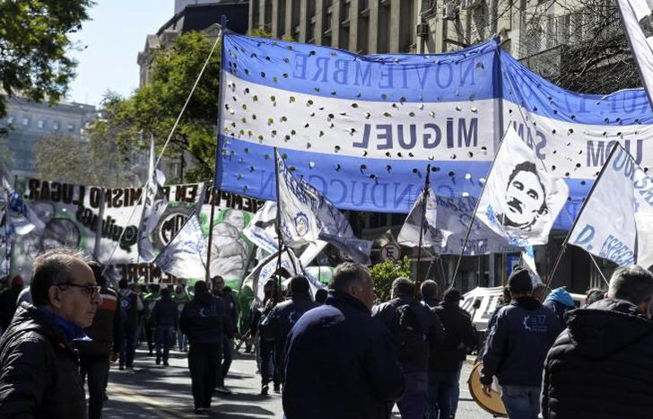 Llegan diferentes organizaciones sociales, políticas, sindicales y estudiantiles.