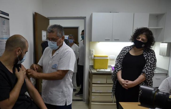 Carla Vizzotti supervisando un operativo de vacunación.