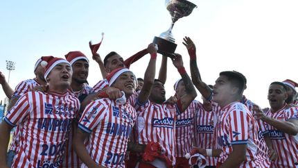 Los Andes festejó en Córdoba y alzó la copa. Los Andes festejó en Córdoba y alzó la copa.