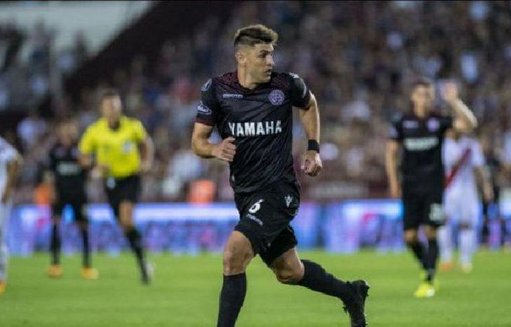 Según el reclamo, Lanús no pagó la parte del pase correspondiente a Rosario Central.