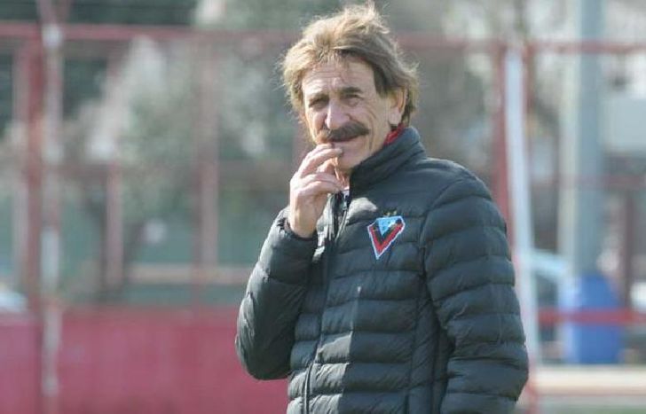 Pablo Vico tiene algunas dudas en la formación que recibirá el sábado a Ramón Santamarina de Tandil.