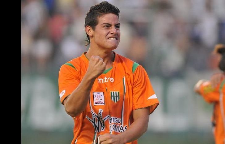 Banfield está a la expectativa de una nueva venta de James Rodríguez en Europa.