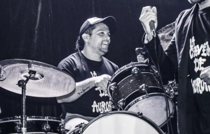 Gastón es uno de los tres fundadores de la banda.